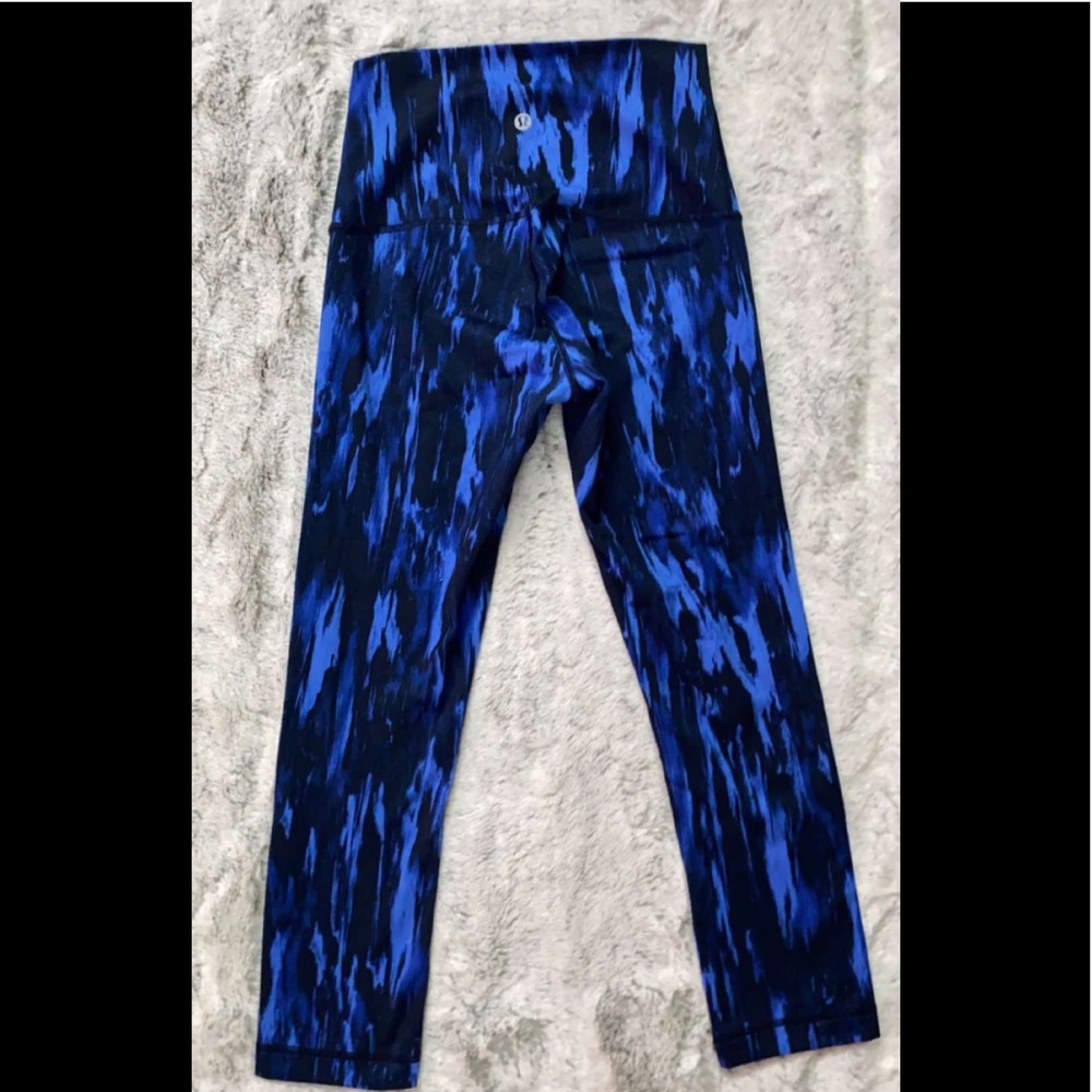 Lululemon, cropped pants... excellent condition